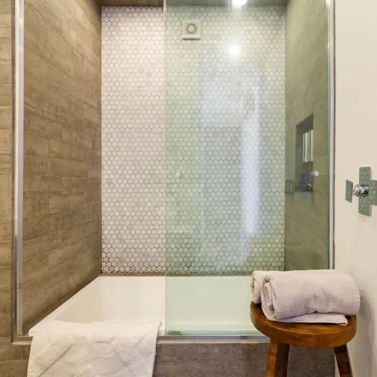 Rooftop & Private Pool Property Family - Family Room - 11