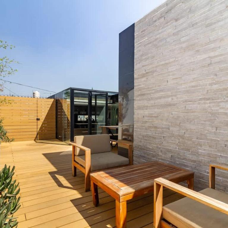 Rooftop & Private Pool Property Family - Family Room - 26