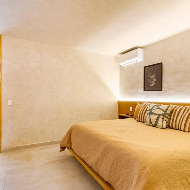 Rooftop & Private Pool Property Family - Family Room - 29