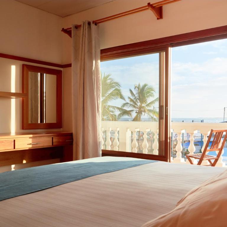 Hotel Albemarle Galapagos Beachfront - Deluxe Double Room with Balcony and Sea View - 12