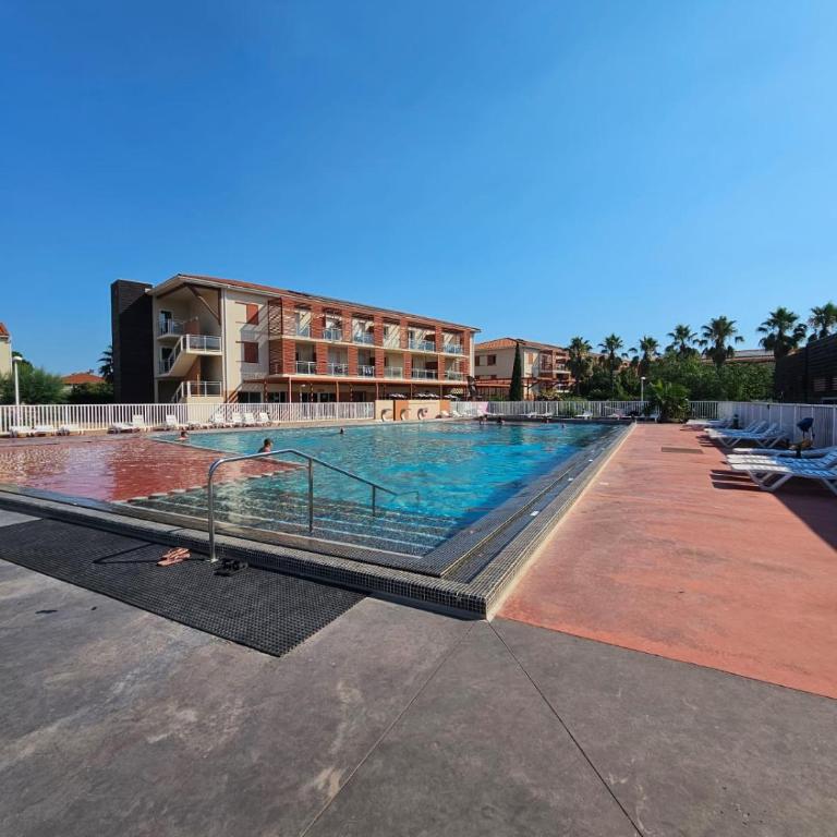 VILLA 6 à 8 personnes dans résidence de tourisme - Maison 3 Chambres - 3