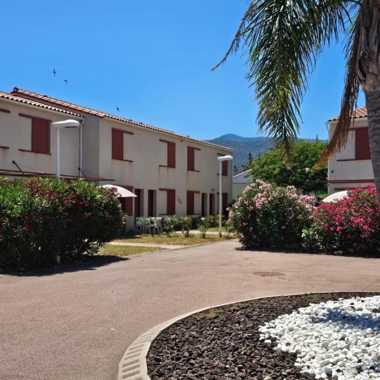 VILLA 6 à 8 personnes dans résidence de tourisme - Maison 3 Chambres - 4