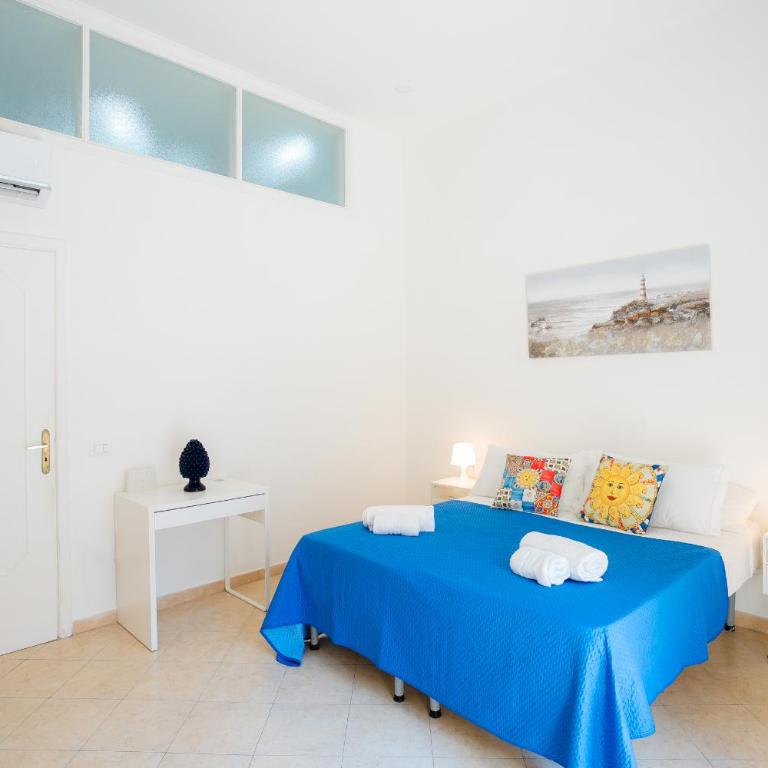 La Marina - One-Bedroom Apartment - 3