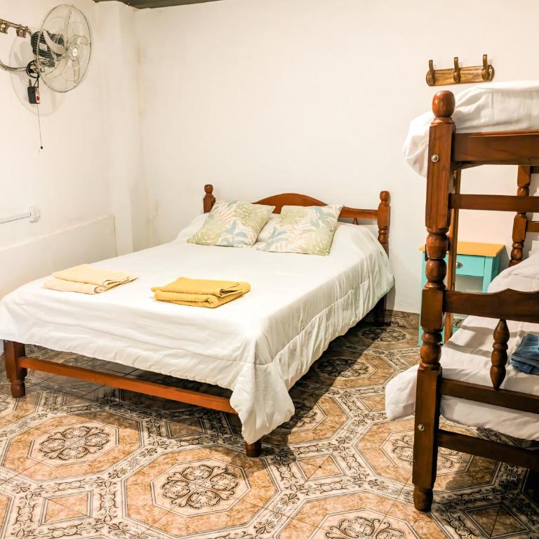 Hospedaje Familiar Arcoíris Jujuy - Economy Quadruple Room with Shared Bathroom - 1