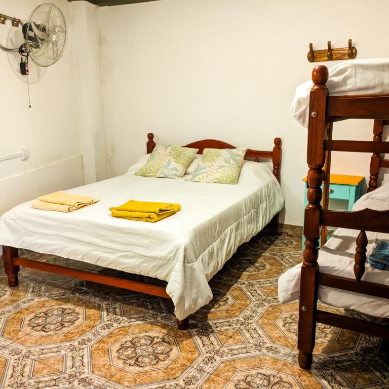 Hospedaje Familiar Arcoíris Jujuy - Economy Quadruple Room with Shared Bathroom - 4