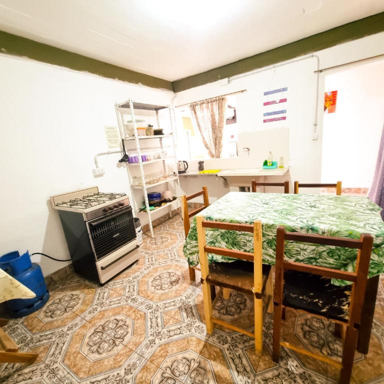 Hospedaje Familiar Arcoíris Jujuy - Basic Triple Room with Shared Bathroom - 3