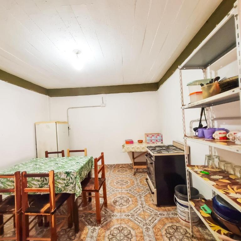 Hospedaje Familiar Arcoíris Jujuy - Basic Triple Room with Shared Bathroom - 4