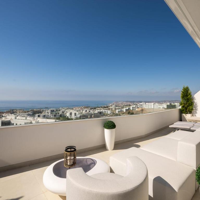 Luxury Penthouse with Panoramic Sea Views in Higuerón West - Apartamento - 1