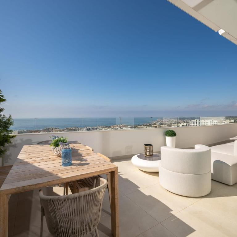 Luxury Penthouse with Panoramic Sea Views in Higuerón West - Apartamento - 3