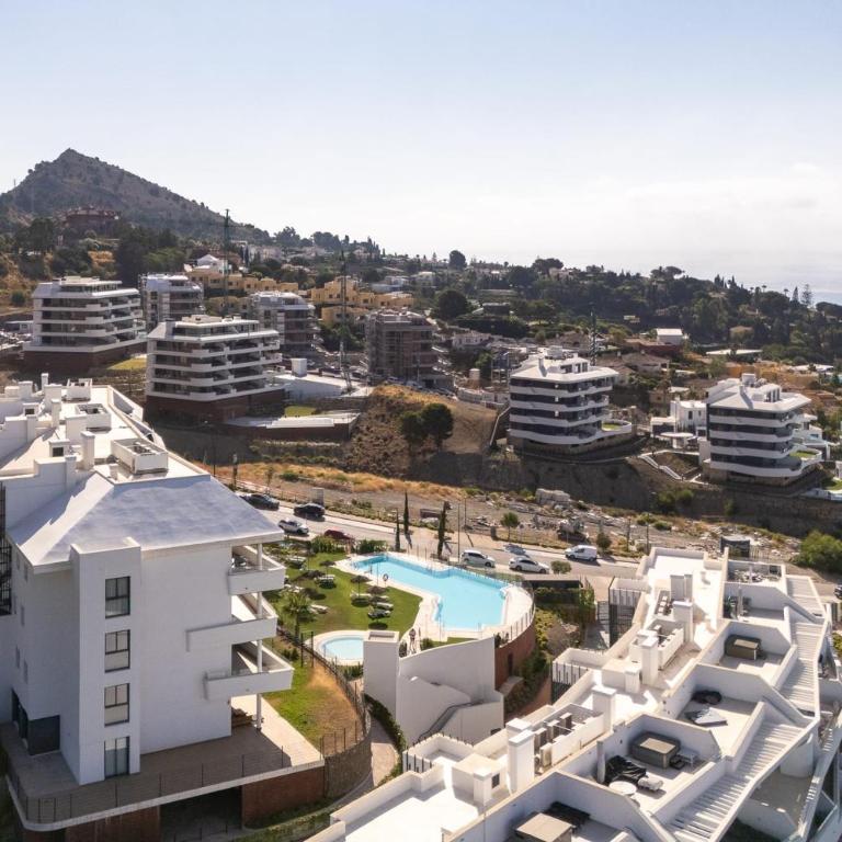 Luxury Penthouse with Panoramic Sea Views in Higuerón West - Apartamento - 20