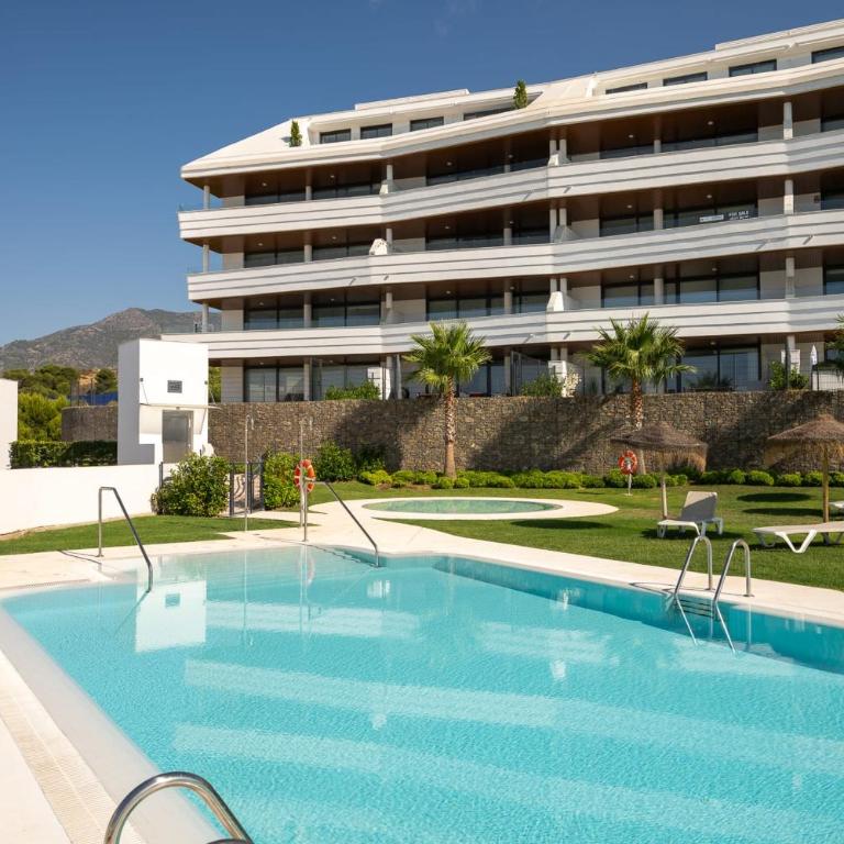 Luxury Penthouse with Panoramic Sea Views in Higuerón West - Apartamento - 28