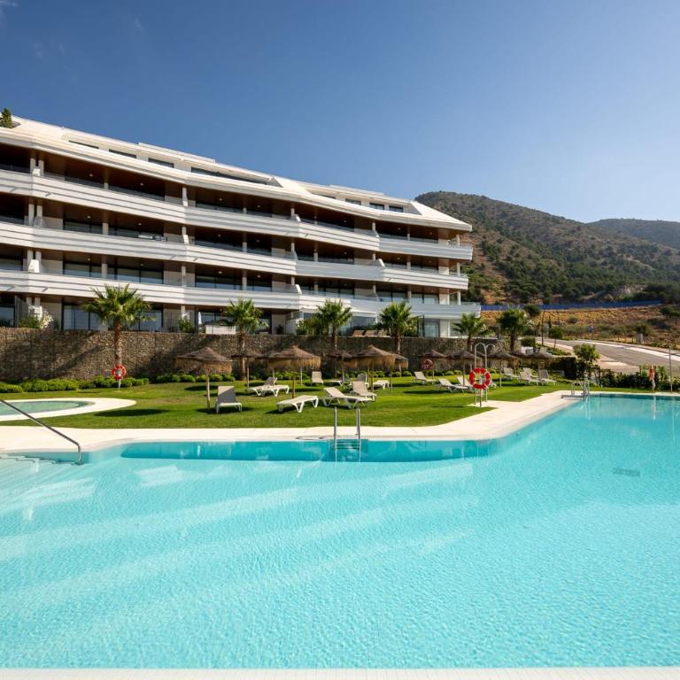 Luxury Penthouse with Panoramic Sea Views in Higuerón West - Apartamento - 30