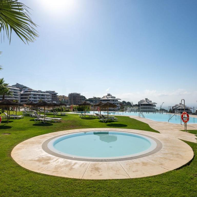 Luxury Penthouse with Panoramic Sea Views in Higuerón West - Apartamento - 34
