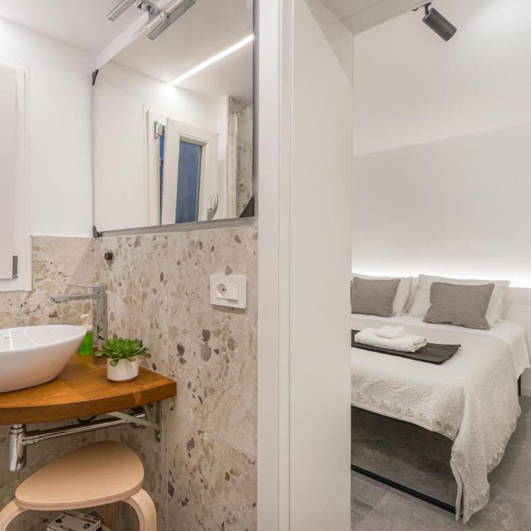 Golden's Suite nel cuore di Modena - Double Room with Private Bathroom - 9