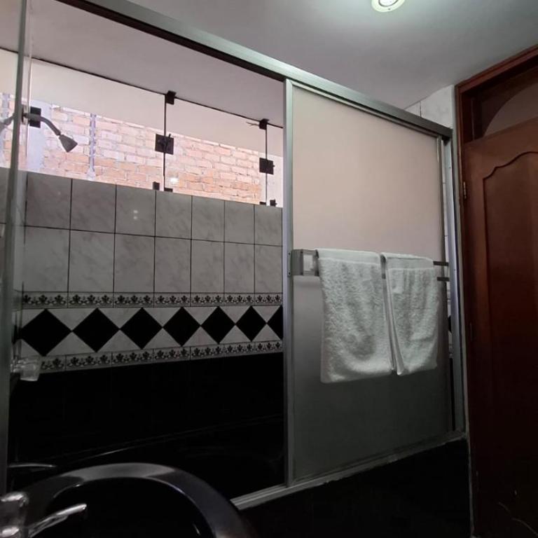 Attix Hostal - Habitación Doble Superior con 2 camas grandes - 3