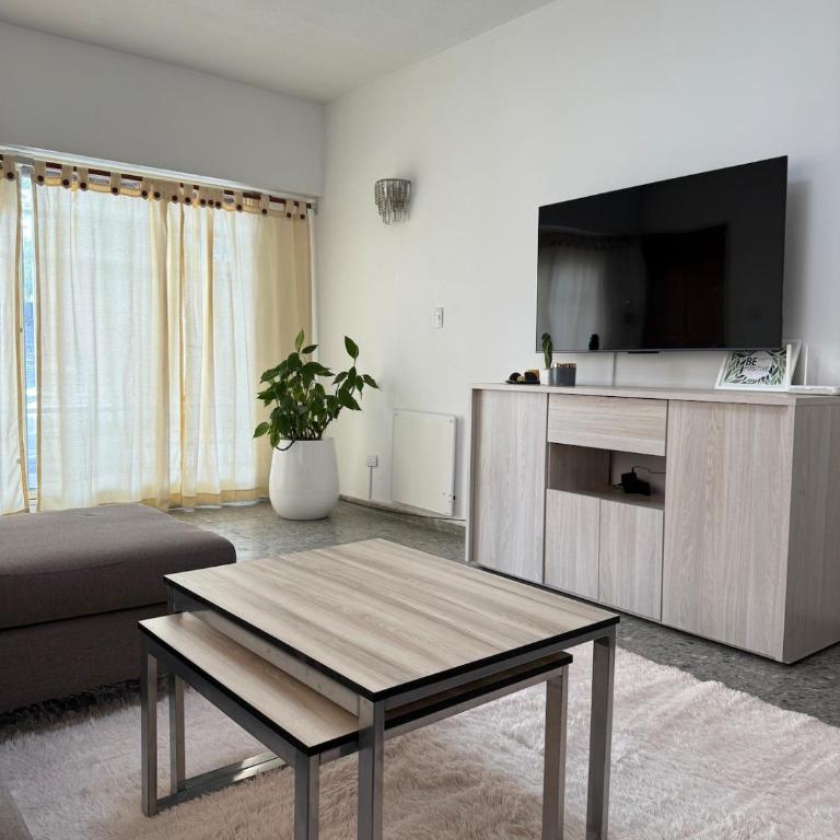 Casa residencial, Sexta sección, Mendoza - Casa de 4 dormitorios - 1