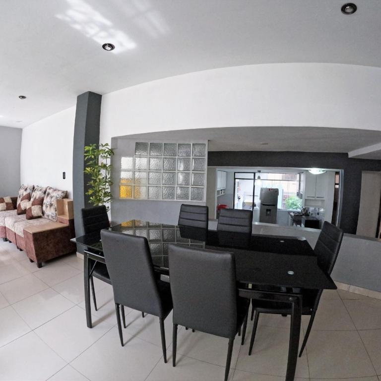 Departamento amplio y bonito en Arequipa - Three-Bedroom Premium Apartment - 6