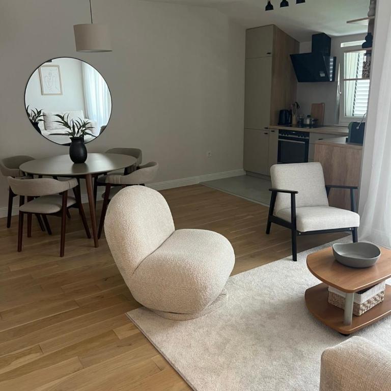 Oliva Apartment - One-Bedroom Apartment with Balcony - 6