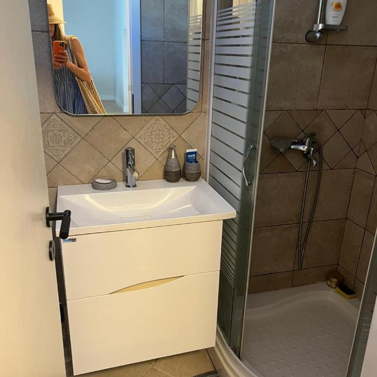 Oliva Apartment - One-Bedroom Apartment with Balcony - 7