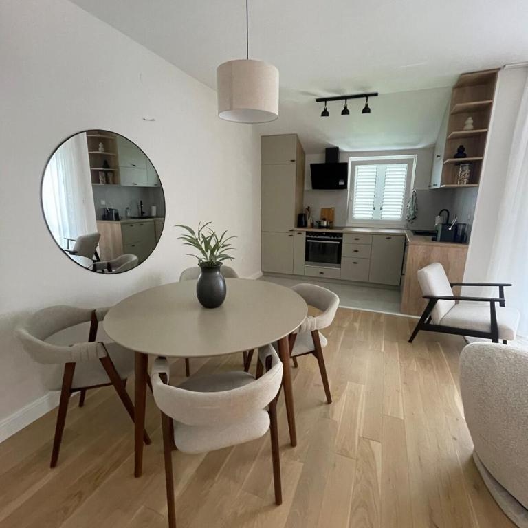 Oliva Apartment - One-Bedroom Apartment with Balcony - 9