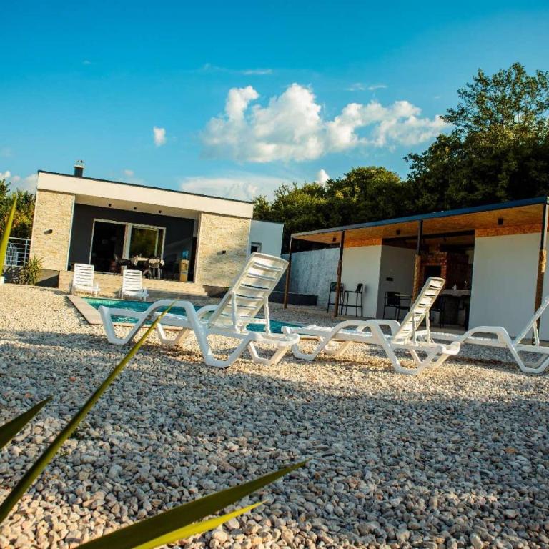 Villa Lumière - Three-Bedroom Villa - 44