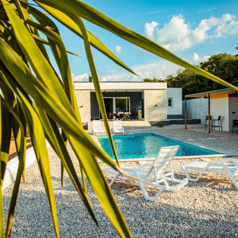 Villa Lumière - Three-Bedroom Villa - 50