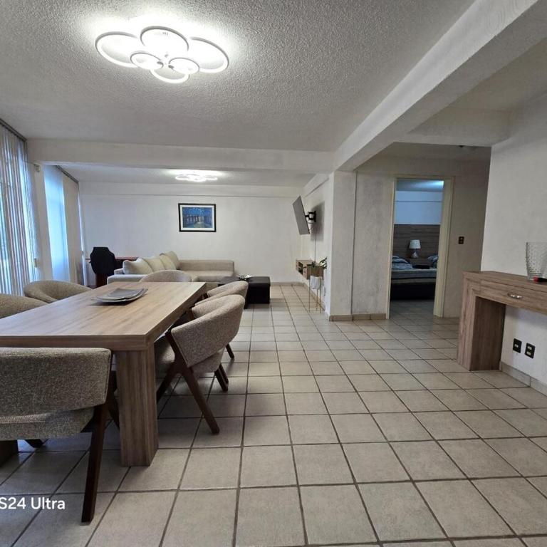 Amplio apartamento sobre Avenida Viaducto - Apartamento Clásico - 24