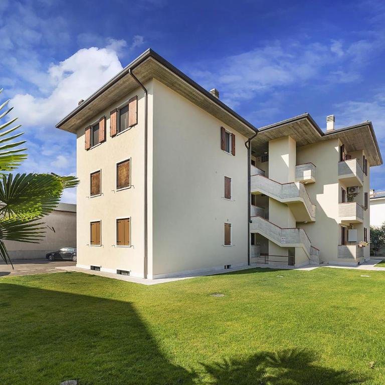 Residence San Zeno - vicino centro,lago parcheggio - Apartment - Split Level - 3