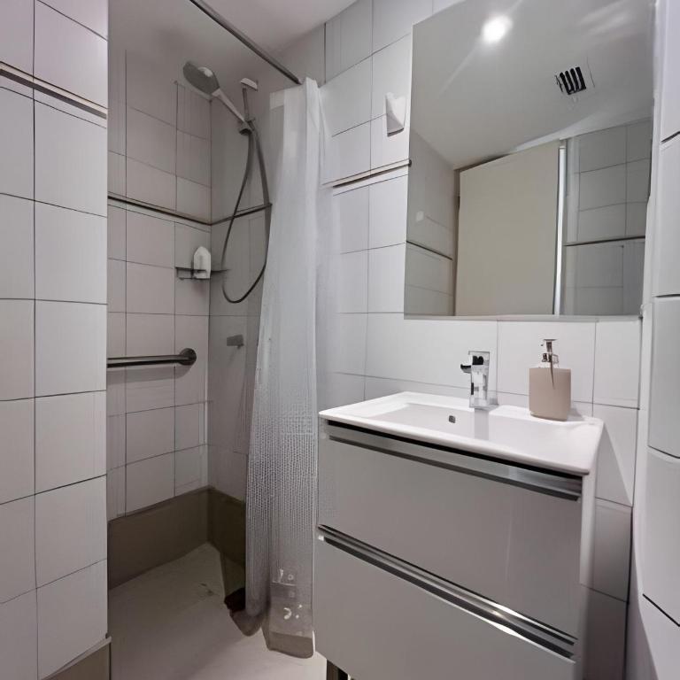 En Nueva de Lyon, familar - Two-Bedroom Apartment - 23
