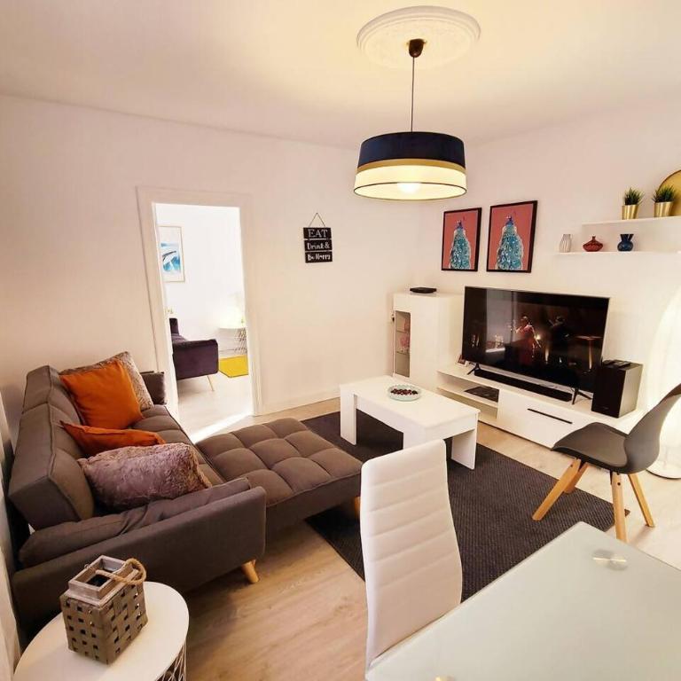 Apartamento Sol y Sur- Netflix y Parking Gratis - Apartamento de 3 dormitorios - 2