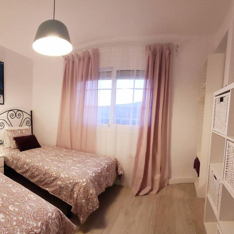 Apartamento Sol y Sur- Netflix y Parking Gratis - Apartamento de 3 dormitorios - 4