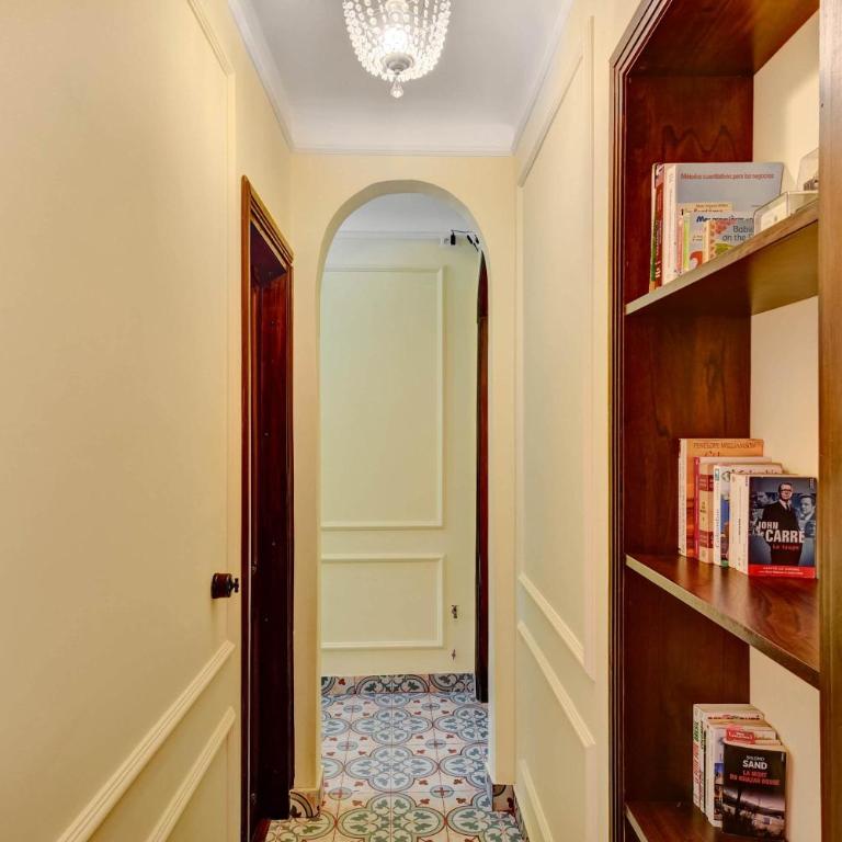 Chic 4BR Getaway in Vibrant La Candelaria - Casa - 17