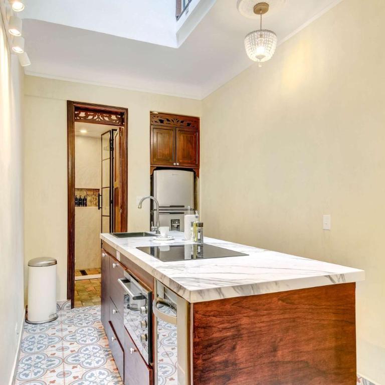 Chic 4BR Getaway in Vibrant La Candelaria - Casa - 23