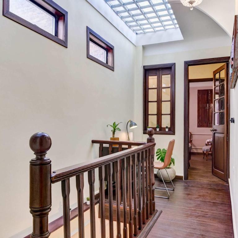 Chic 4BR Getaway in Vibrant La Candelaria - Casa - 31
