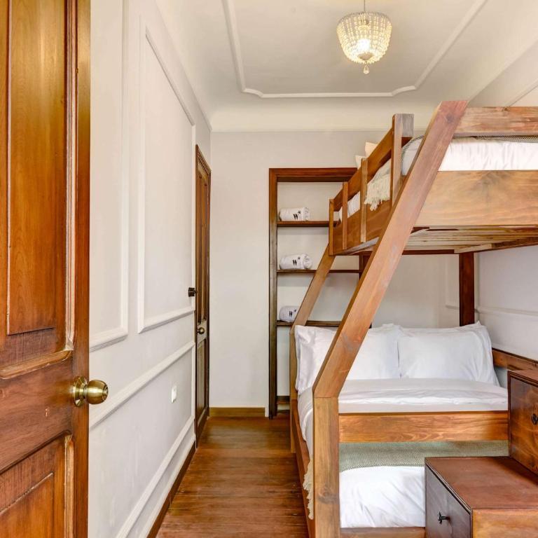 Chic 4BR Getaway in Vibrant La Candelaria - Casa - 37