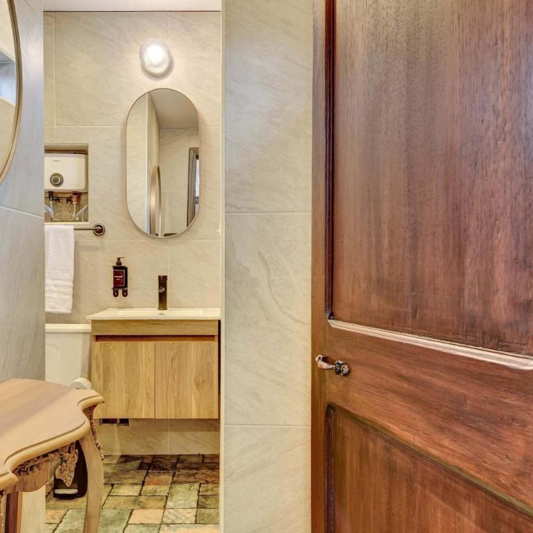 Chic 4BR Getaway in Vibrant La Candelaria - Casa - 46