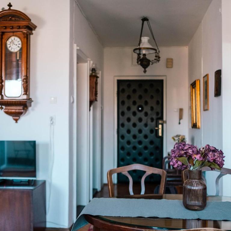 Sweet House Retro - One-Bedroom Apartment - 23