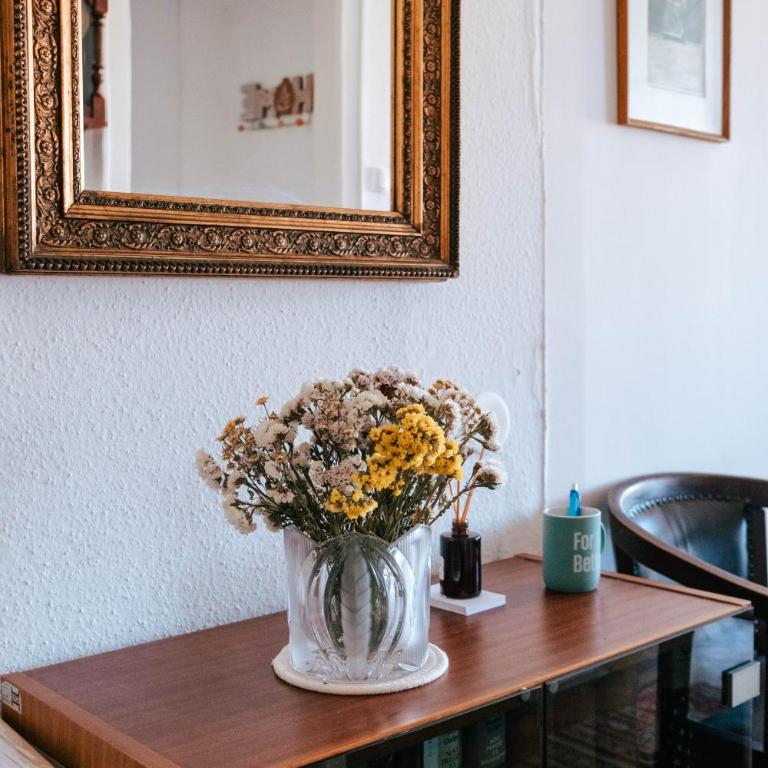 Sweet House Retro - One-Bedroom Apartment - 33
