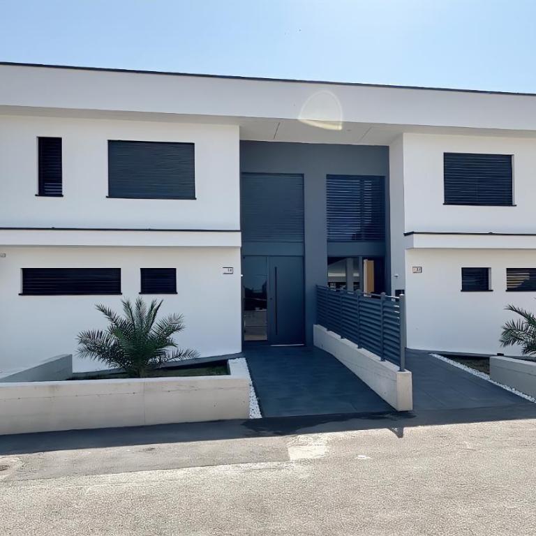 Design-Villa mit beheiztem Pool & stimmungsvoller Beleuchtung - Villa mit 2 Schlafzimmern - 26