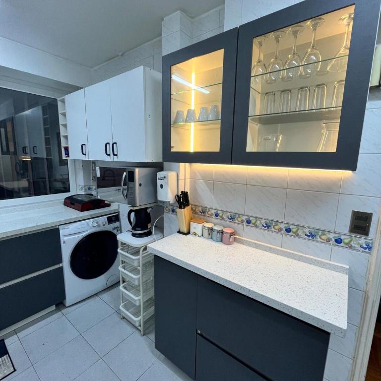 Spacious apartment overlooking the sea - Three-Bedroom Apartment - 2