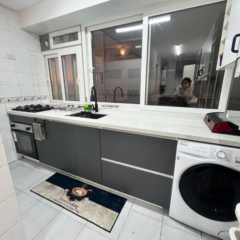Spacious apartment overlooking the sea - Three-Bedroom Apartment - 7