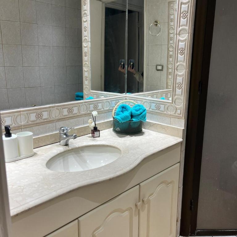 Spacious apartment overlooking the sea - Three-Bedroom Apartment - 9