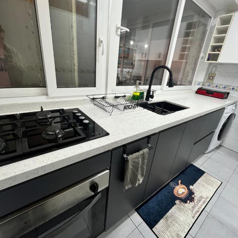 Spacious apartment overlooking the sea - Three-Bedroom Apartment - 13