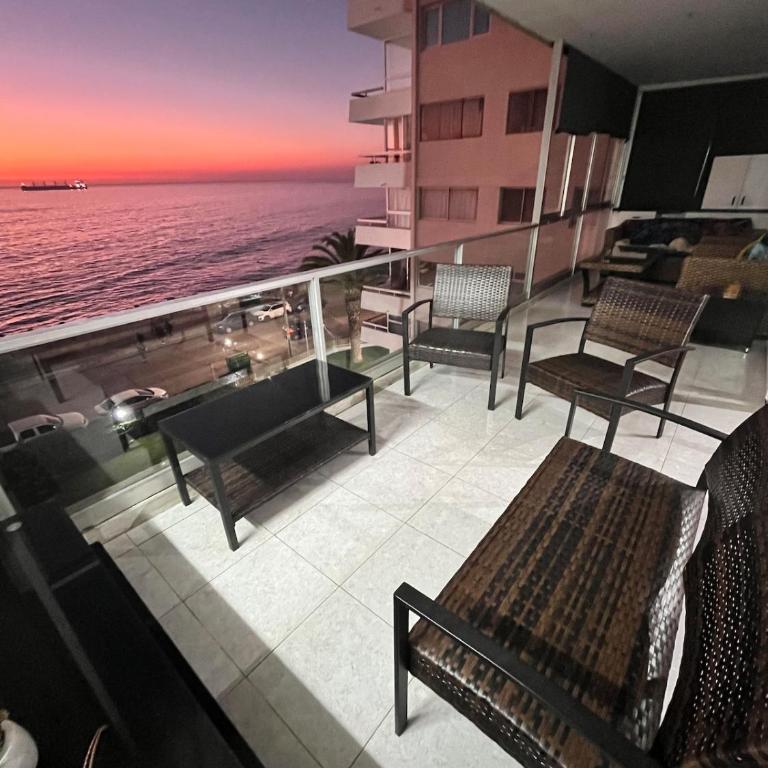 Spacious apartment overlooking the sea - Three-Bedroom Apartment - 17
