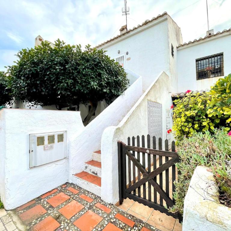 Apartment in Roquetas by Beach & Pool - Bungalow - 1