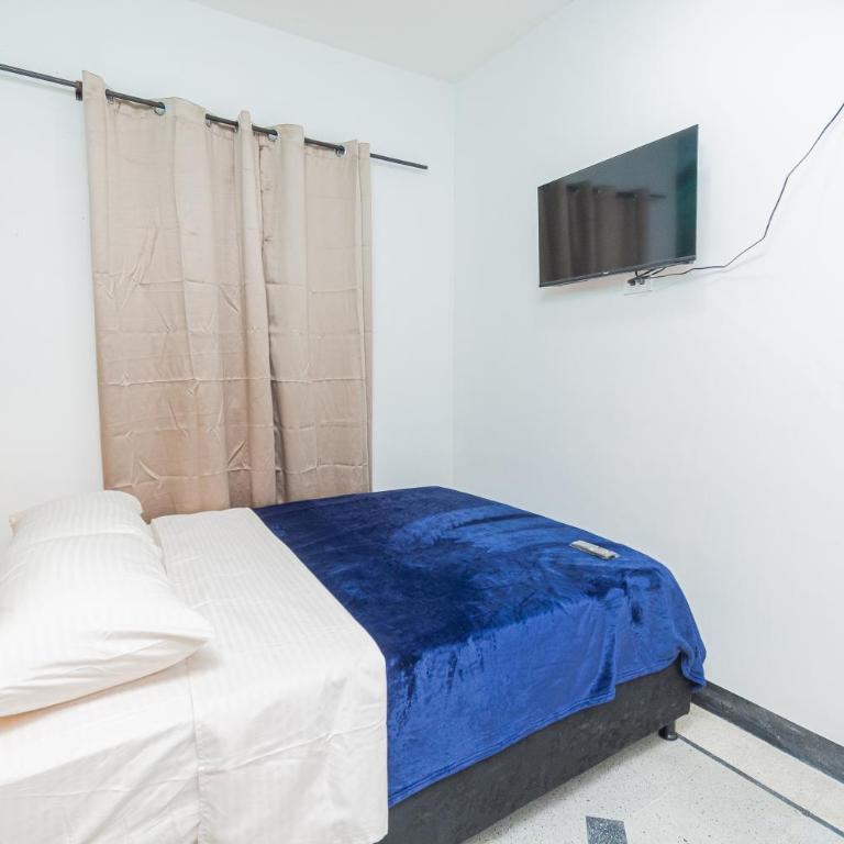 Hostal Bendito, central y cómodo - Double Room with Private Bathroom - 4
