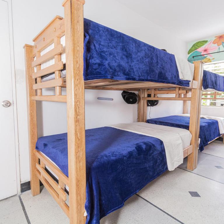 Hostal Bendito, central y cómodo - 8-Bed Mixed Dormitory Room - 6