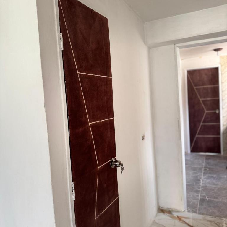 Apartamento Remodelado en Sabana Grande - Three-Bedroom Apartment - 17