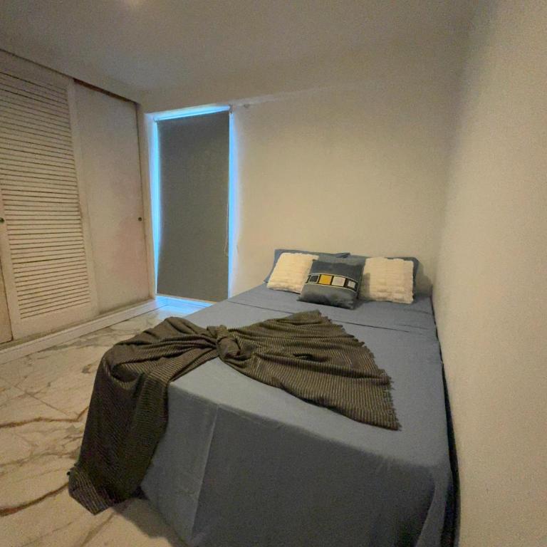 Apartamento Remodelado en Sabana Grande - Three-Bedroom Apartment - 6