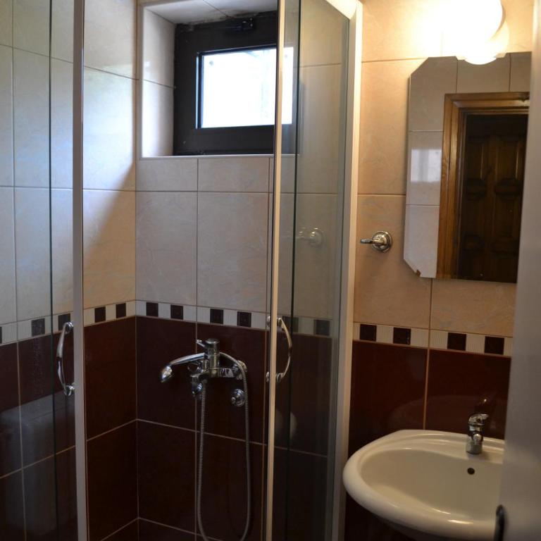 Guesthouse Orlović - Dvokrevetna Soba sa Bračnim Krevetom i Balkonom - 6